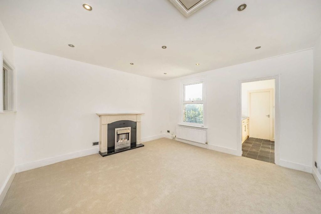 Property photo 2 of 5