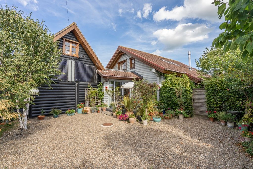 Property photo 1 of 28