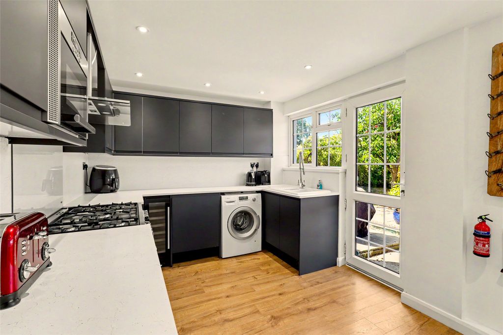 Property photo 3 of 17 3 - Picture No. 27