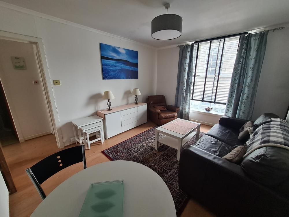 Property photo 2 of 7 Lounge 2