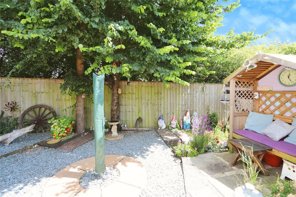 Property photo 3 of 29 Annexe Garden