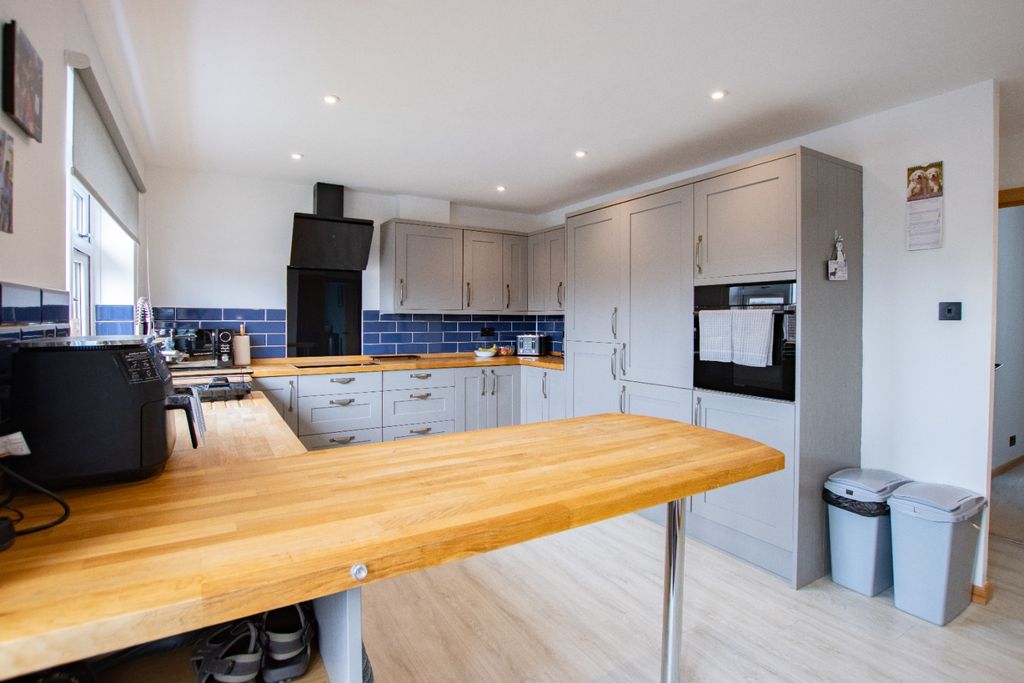 Property photo 3 of 14 5363443