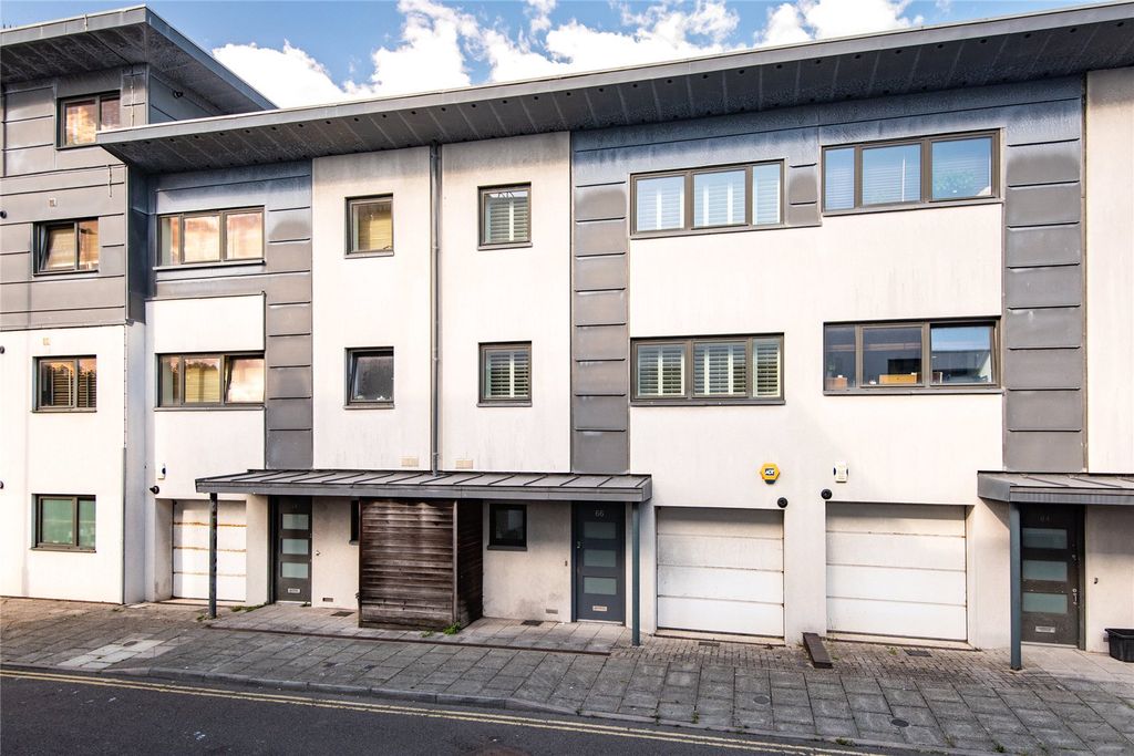 Property photo 1 of 12 Front