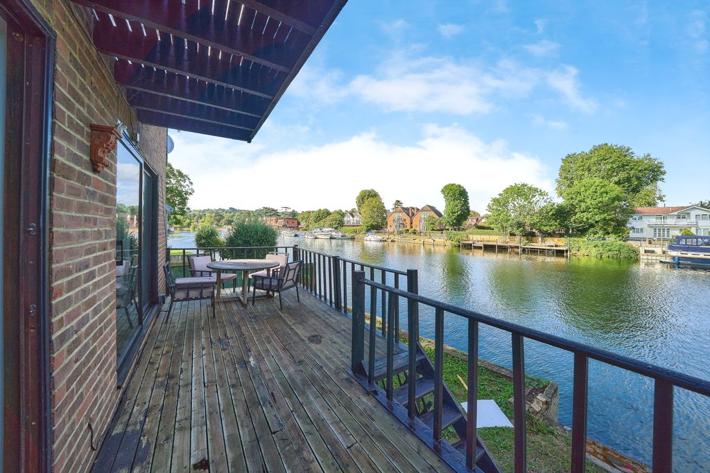 Property photo 2 of 20