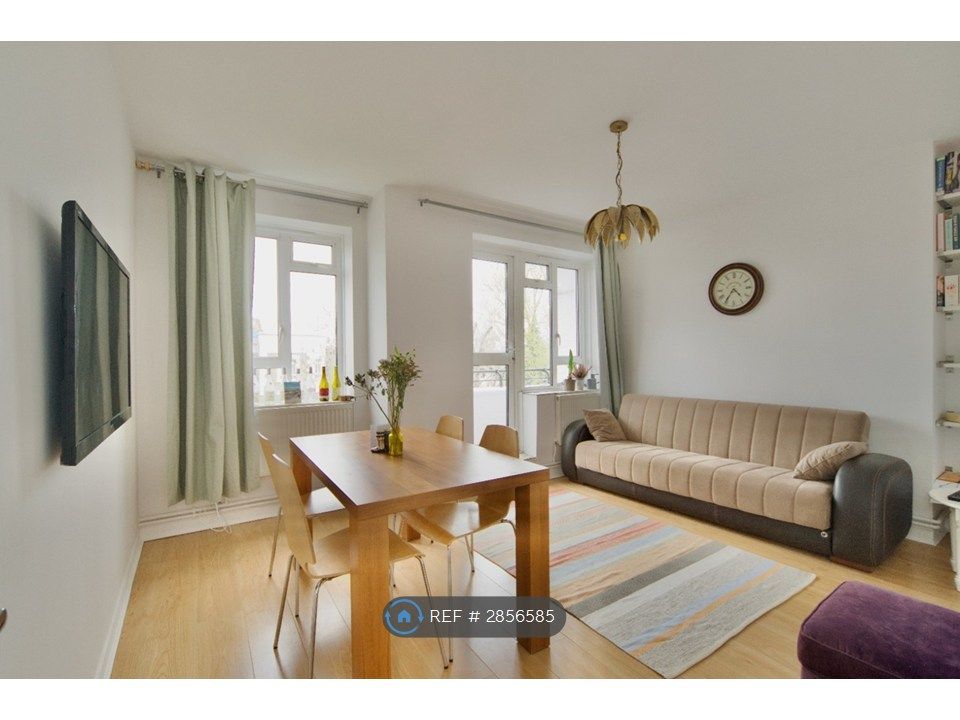 Property photo 1 of 21 Living Room