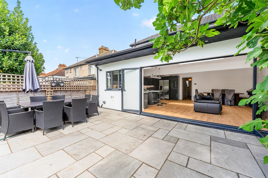 Property photo 1 of 33