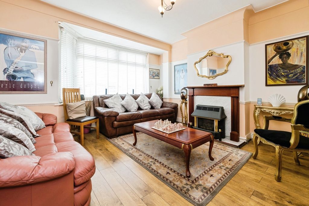 Property photo 3 of 19 Pbox-Img.Jpg