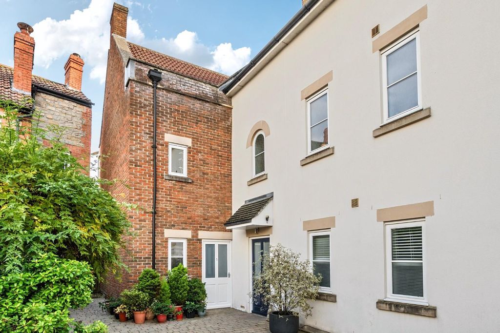 Property photo 1 of 12 1382934-9-691Db03d517d3.Jpg