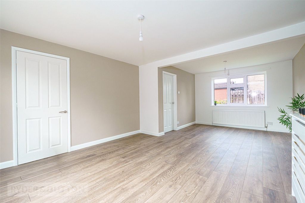Property photo 3 of 19 Living/Dining Room