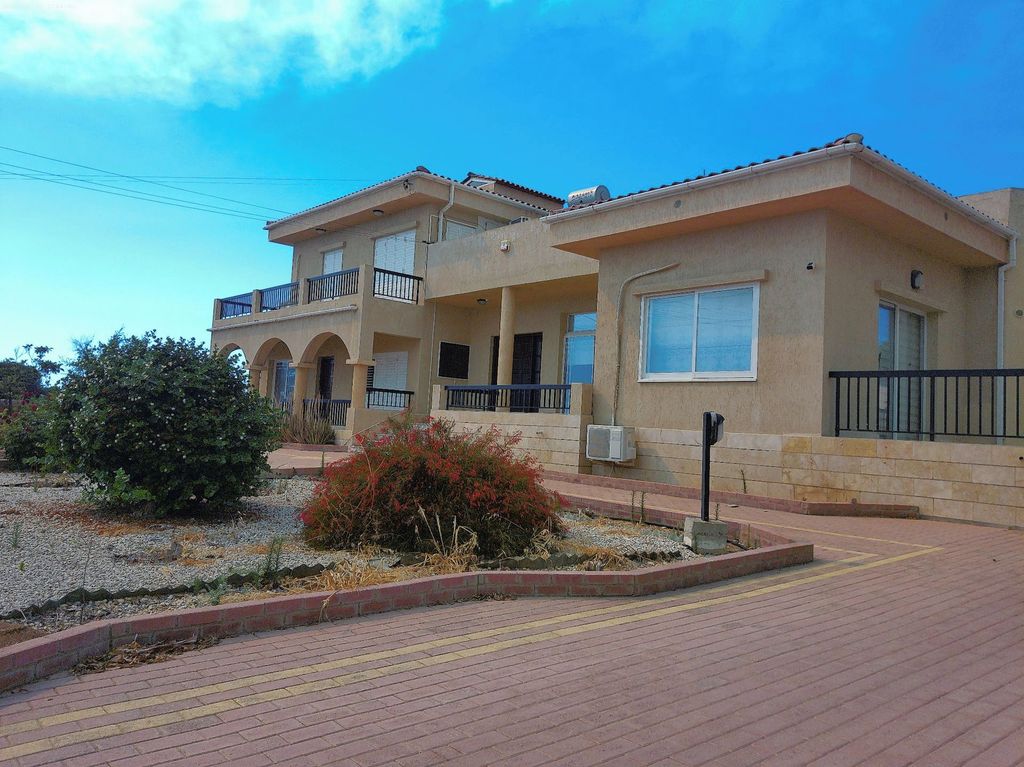 Property photo 2 of 49