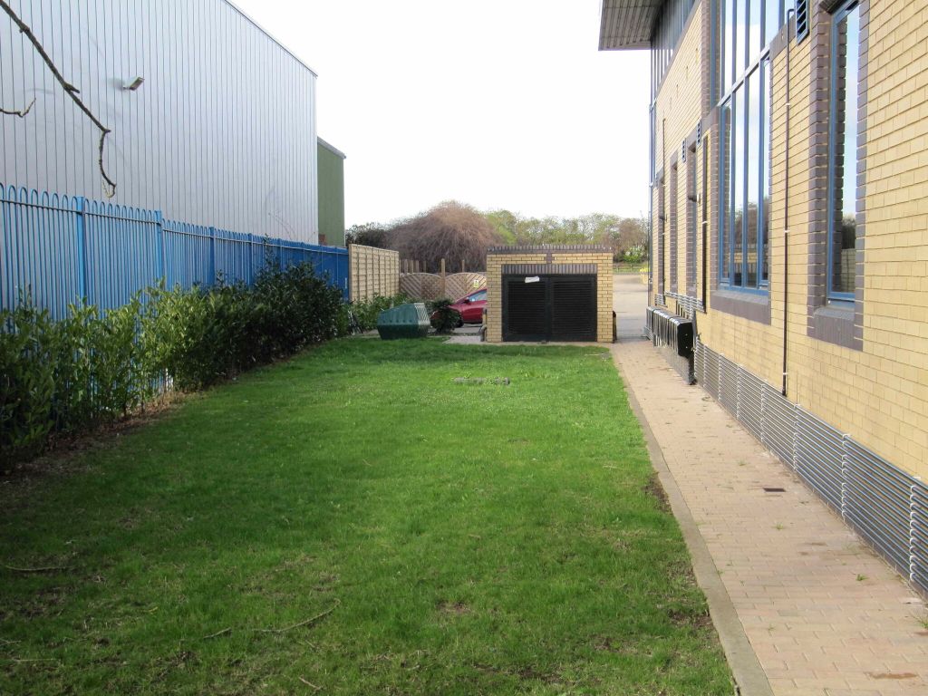 Property photo 3 of 4 Communal Gardens