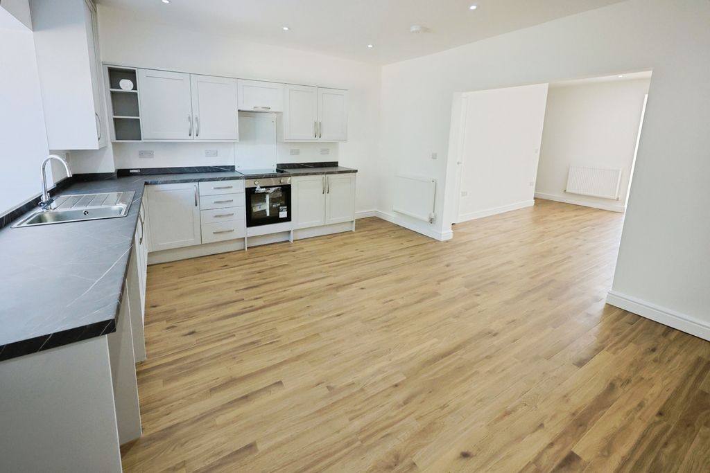 Property photo 3 of 17 Pbox-Img.Jpg