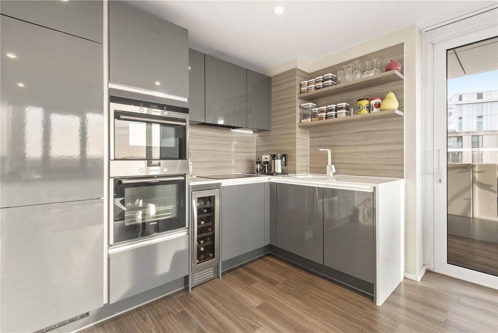 Property photo 2 of 15 Kitchen