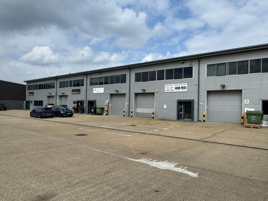 Property photo 3 of 4 Front Aspect