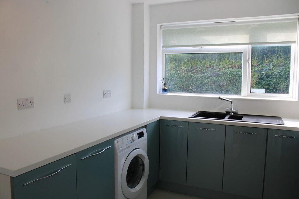 Property photo 3 of 9 Kitchen