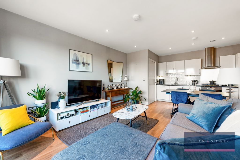 Property photo 1 of 15 181120258_Tils_Apartment 21 River Heights 636-638