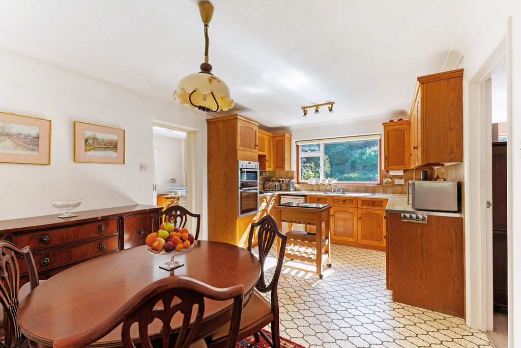 Property photo 3 of 28