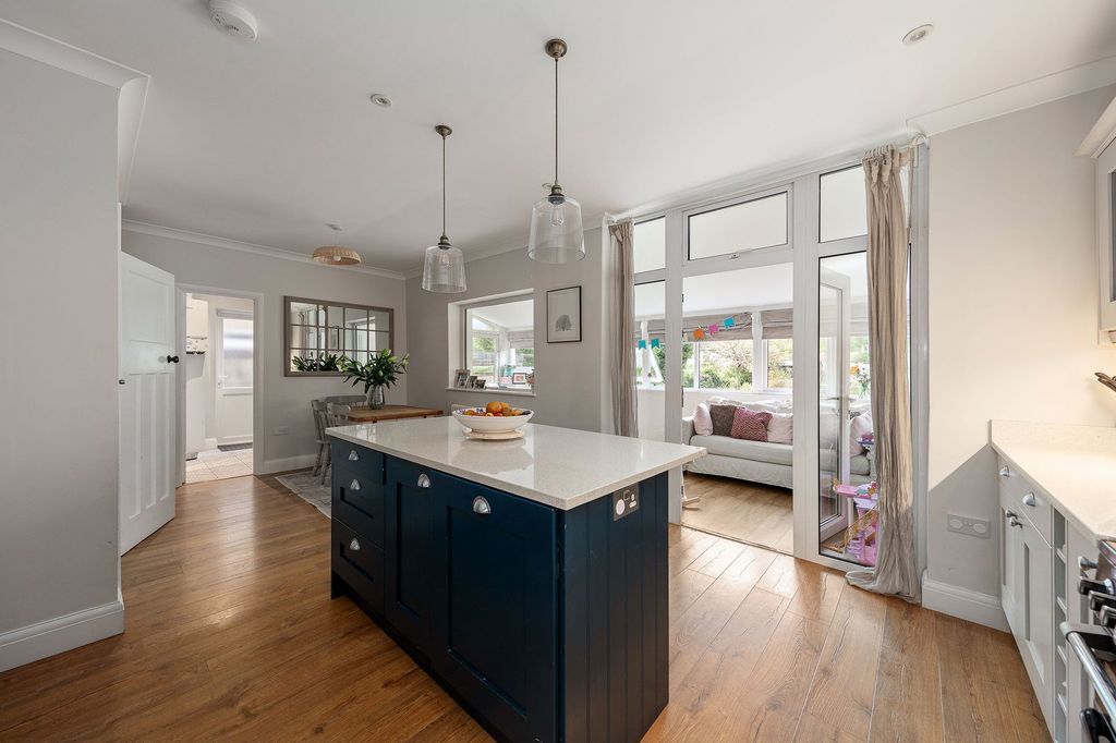 Property photo 3 of 25