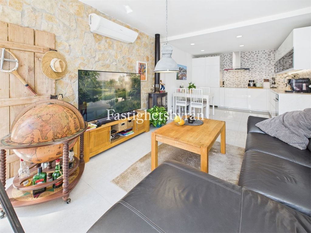 Property photo 3 of 30