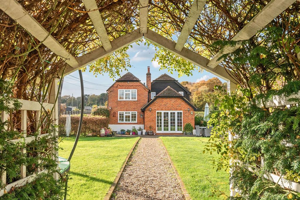 Property photo 1 of 27 1359961-28-690E09B8c2829-Arw.Jpg