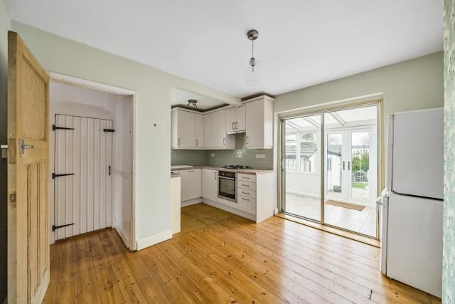 Property photo 3 of 10 Kitchen