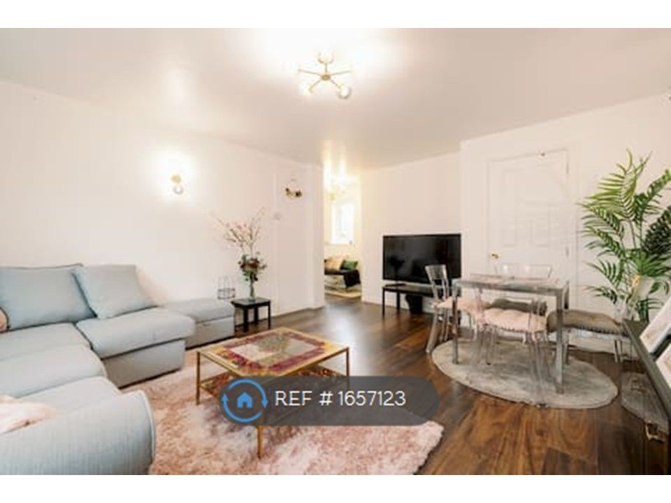 Property photo 1 of 17 Living Room