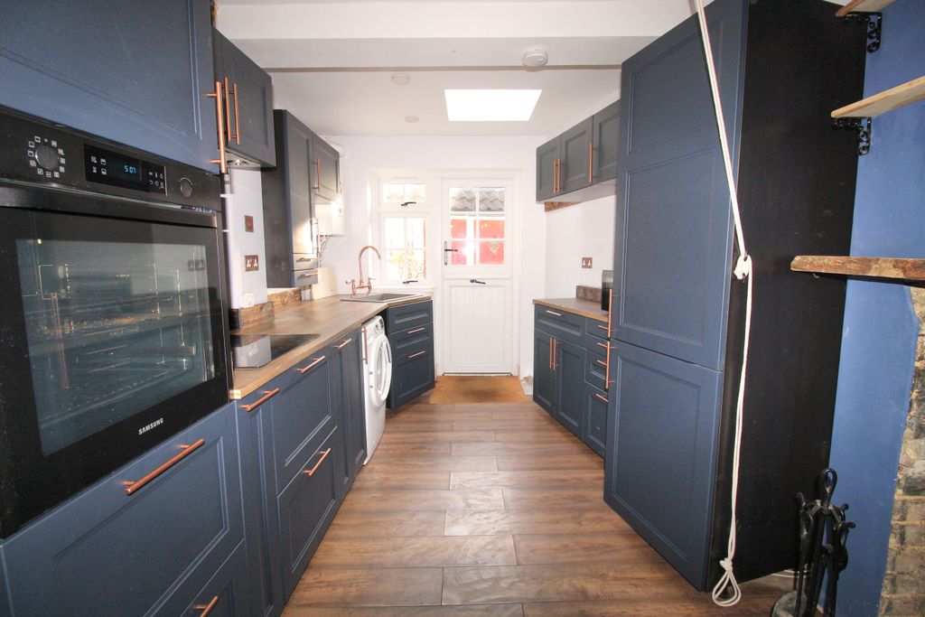 Property photo 2 of 17 Kitchen 2