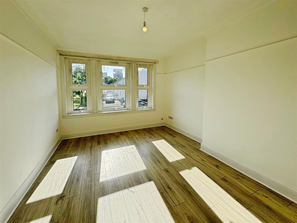 Property photo 3 of 10 F9c0Ea7F-6B-4313-84C0-845F727Ac9E5-772-00000013Fda