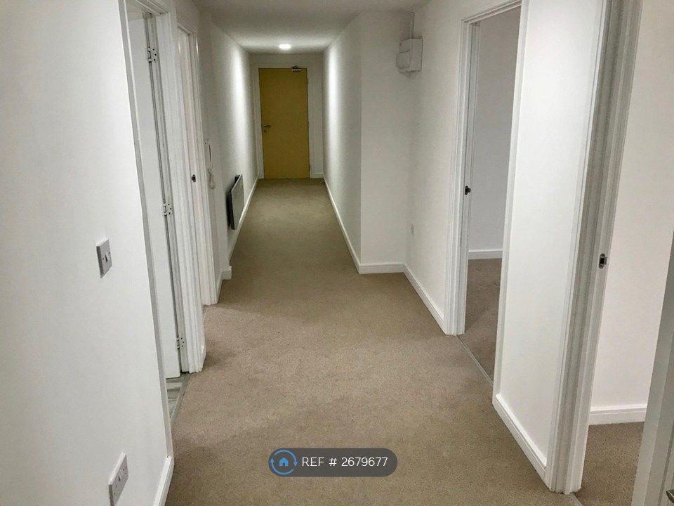 Property photo 3 of 8 Hallway