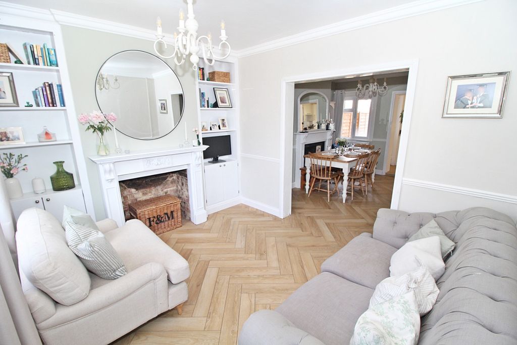 Property photo 2 of 13 3717644