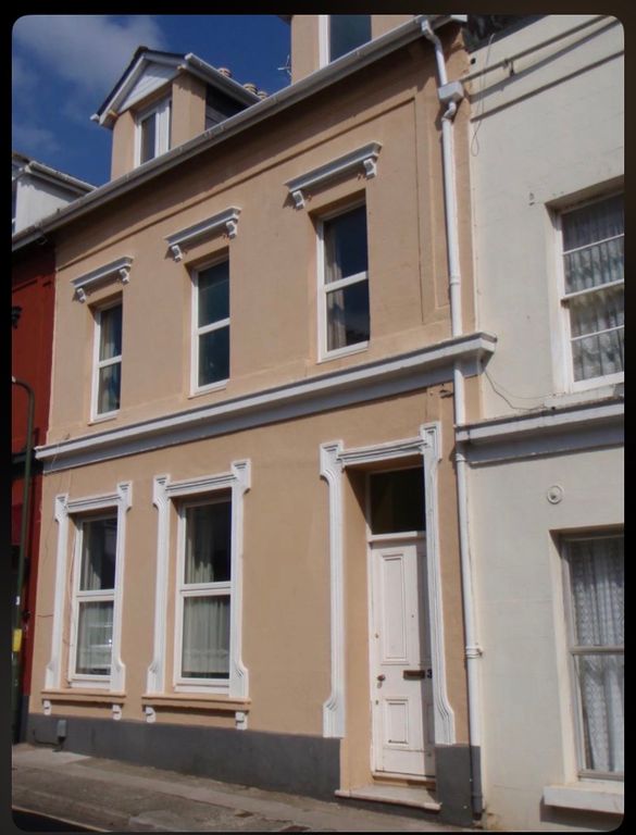 Property photo 1 of 7 Cover