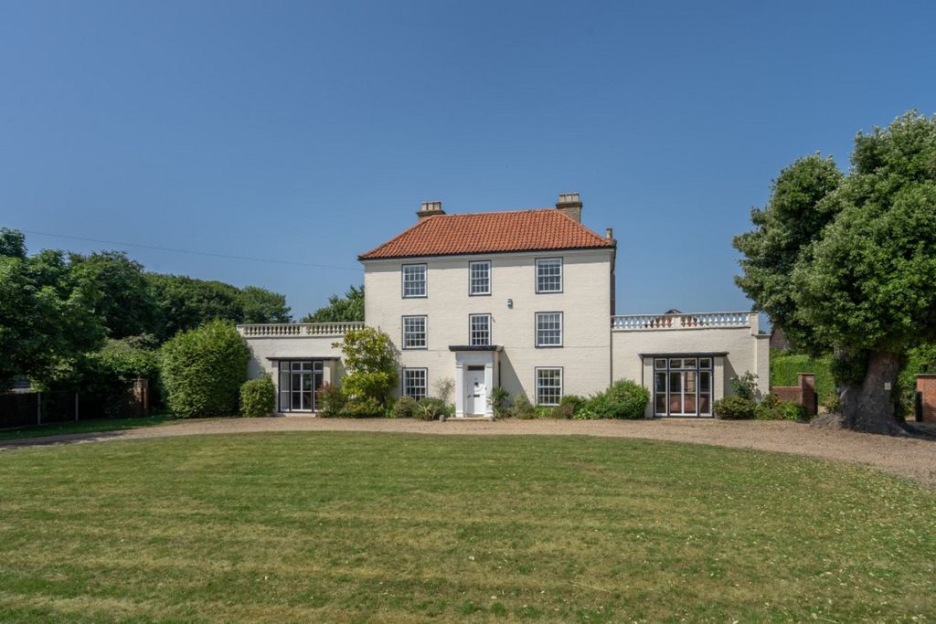 Property photo 1 of 38