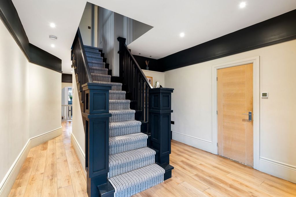 Property photo 2 of 64