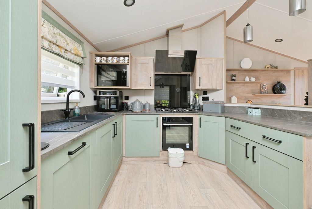 Property photo 2 of 17 Kitchen