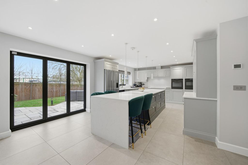 Property photo 3 of 20 Kitchen