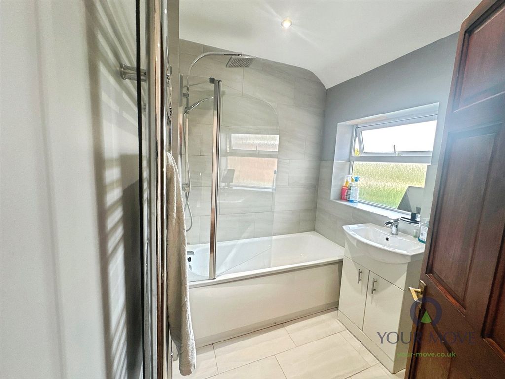 Property photo 3 of 14 Bathroom