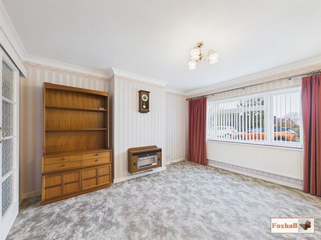 Property photo 3 of 21 Lounge