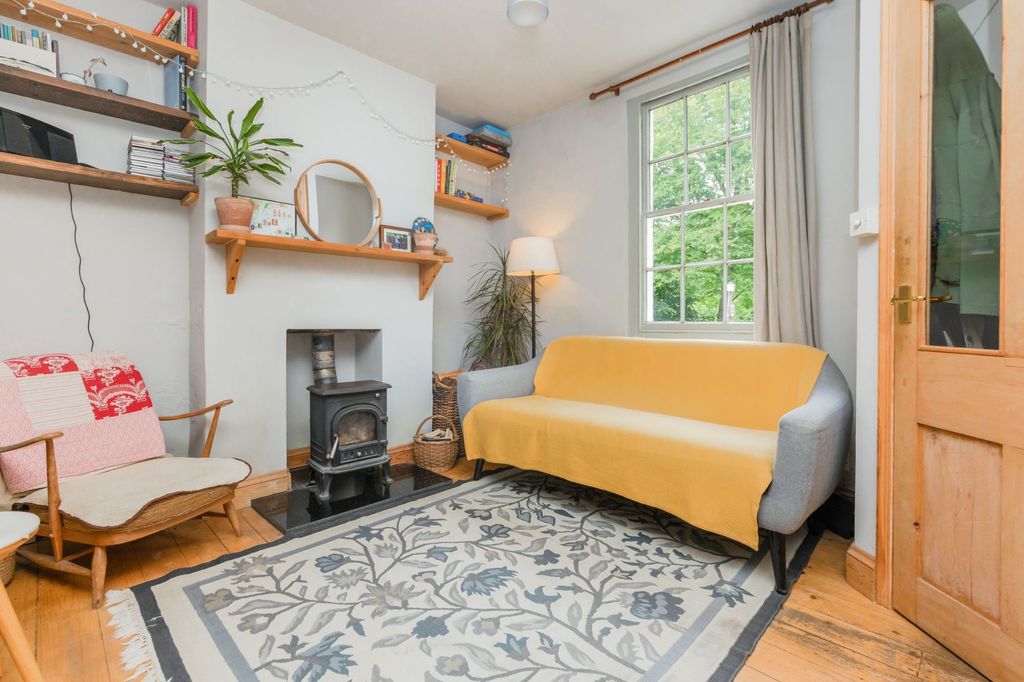 Property photo 3 of 17