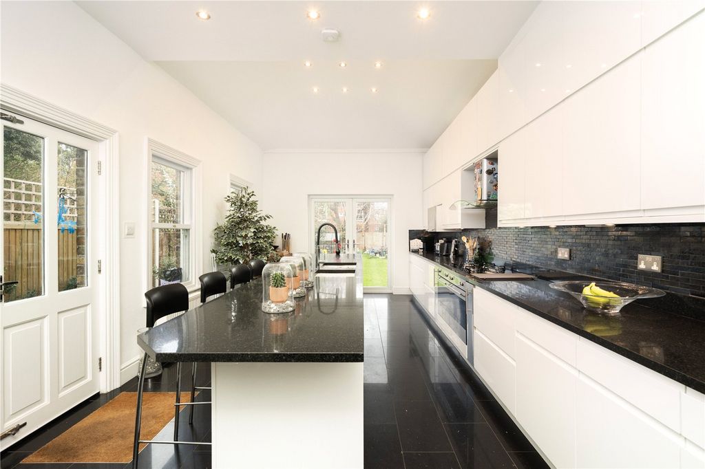 Property photo 2 of 21 Kitchen