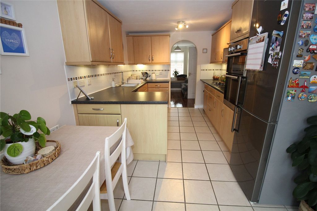 Property photo 2 of 18 Picture No. 12