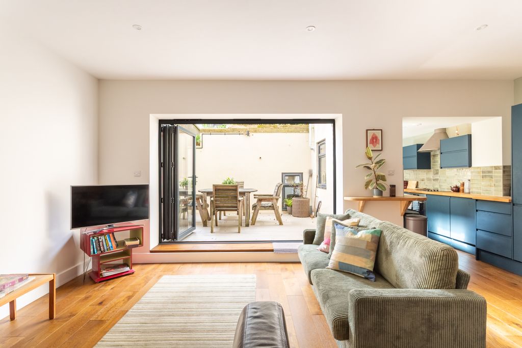 Property photo 2 of 17 Lgf10Staubyns11