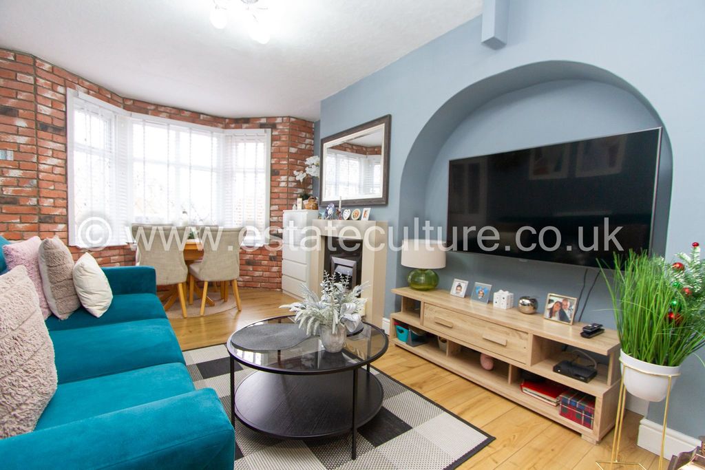 Property photo 3 of 18