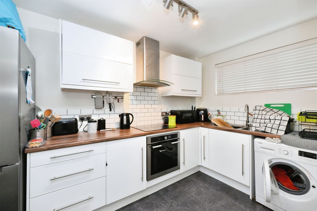 Property photo 2 of 14