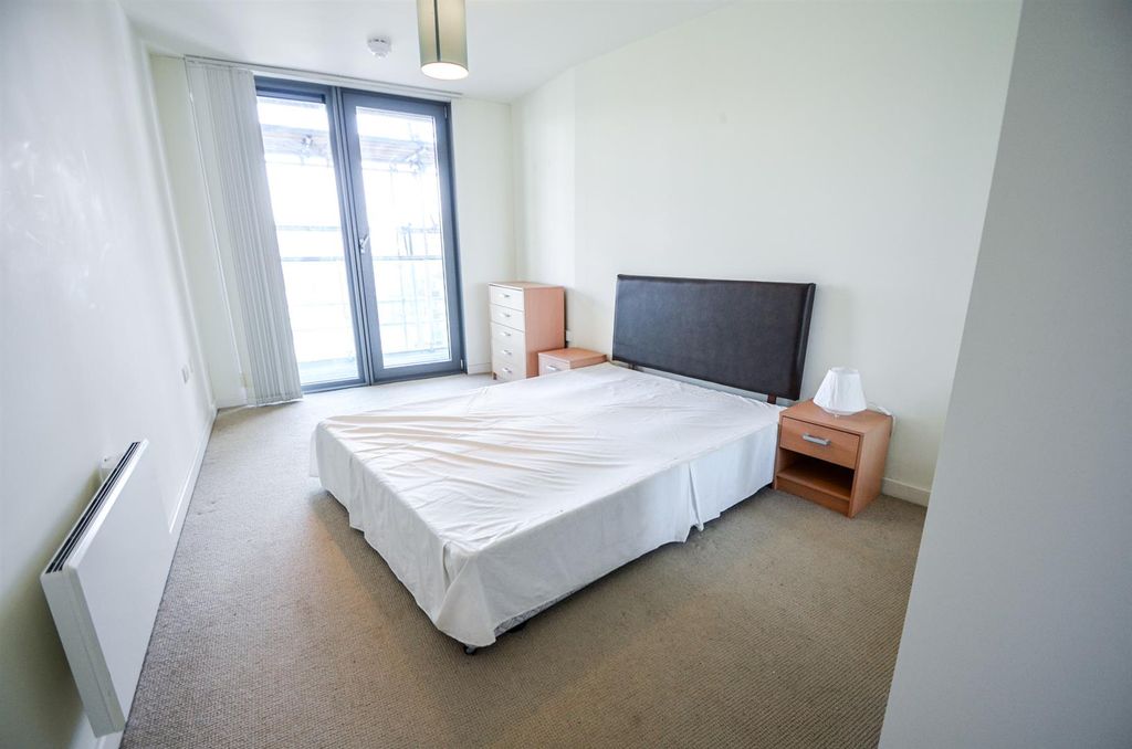 Property photo 3 of 7 Icona Point