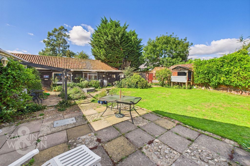 Property photo 2 of 35