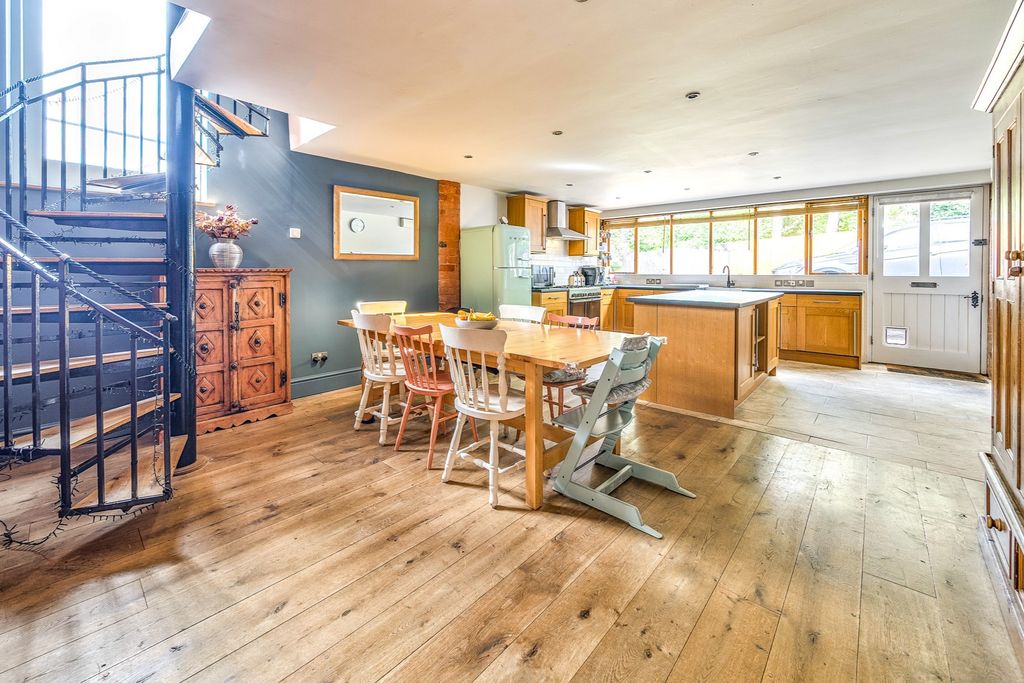 Property photo 3 of 18