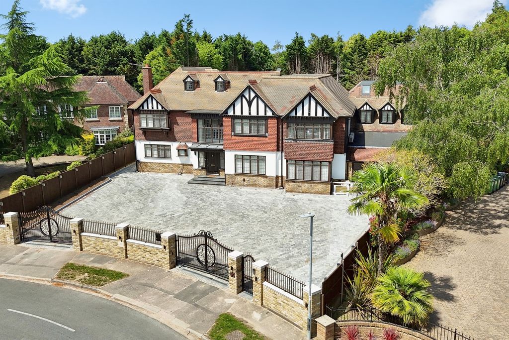 Property photo 1 of 32