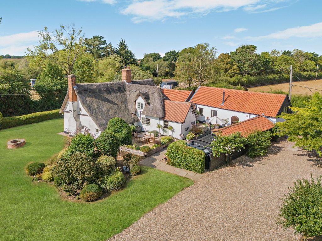 Property photo 1 of 16 White Rose House