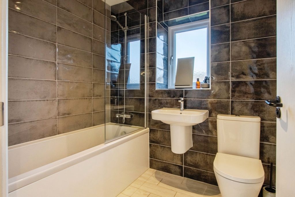 Additional image 16 of 4 bed detached house for saleHeath View, Wakefield, West Yorkshire WF1