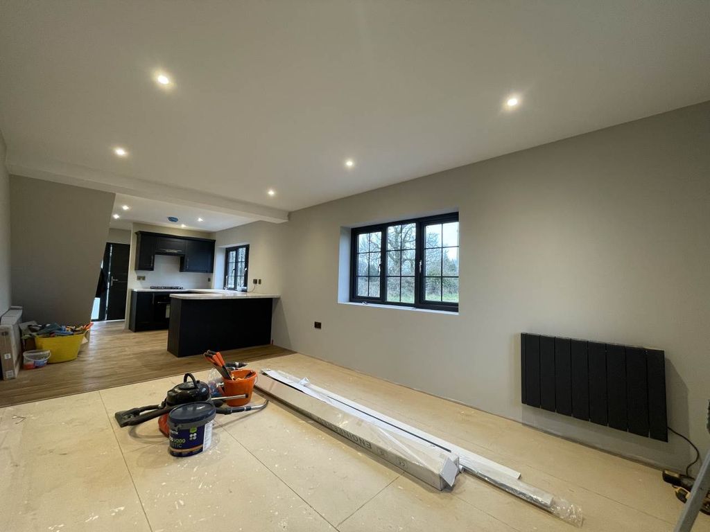 Property photo 2 of 14 Lounge 1